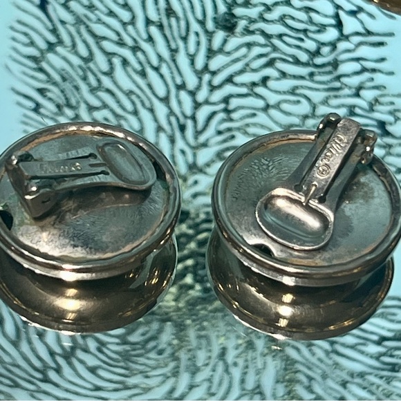 Vintage ‘Alice’ clip on silver earrings - Picture 3 of 7